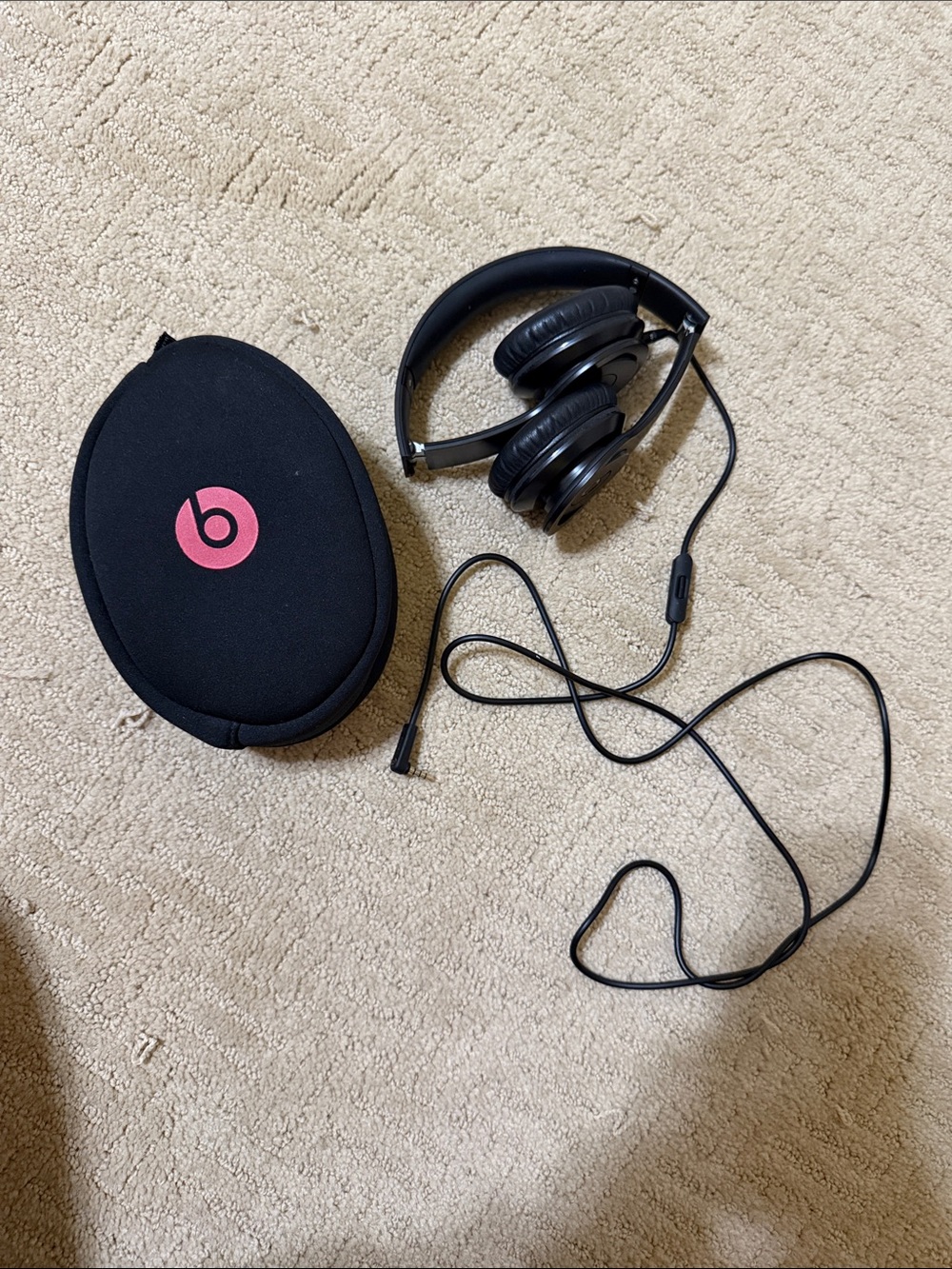 Beats Foldable On-Ear Headphones with Logo Case